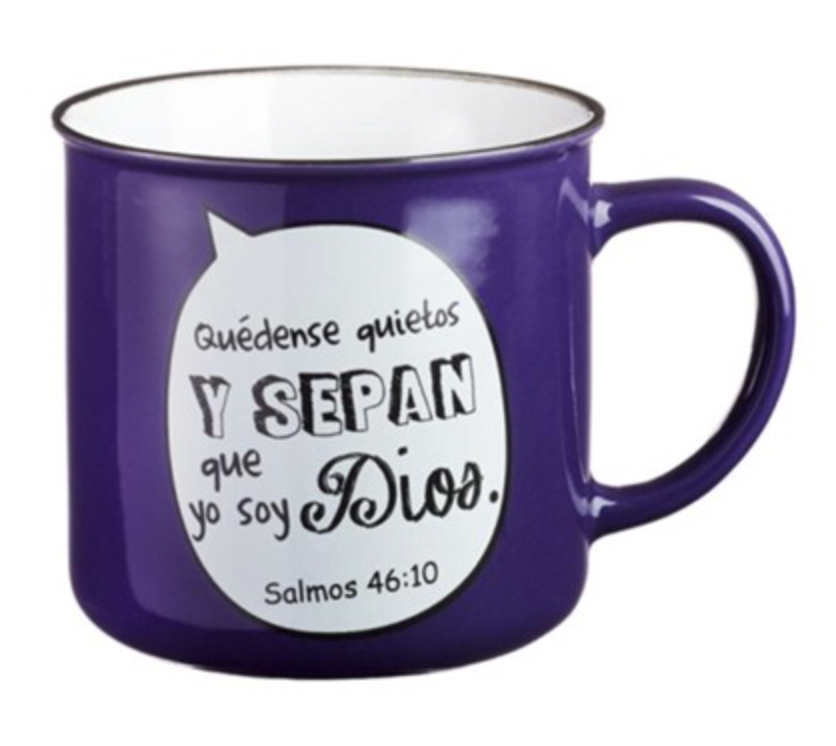 Taza morada estilo campamento Salmos 46:10 (Spanish Psalm 46:10 Mug)